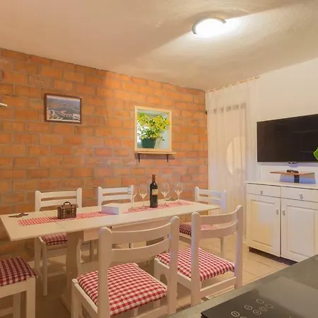 Guest house Apartmants Marijana 61 *